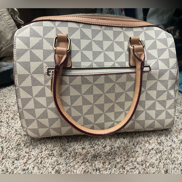 Purse - Picture 2 of 3